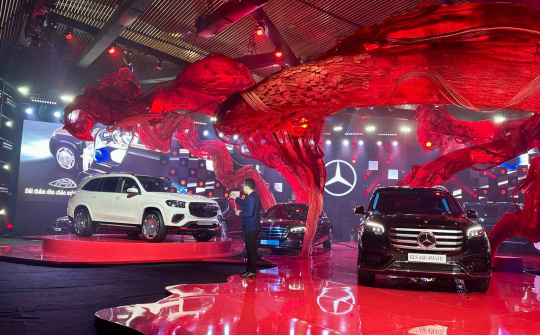 “Không gian tuyệt tác Mercedes-Benz – LiveRARE” chính thức khai màn