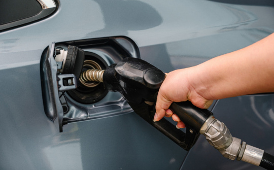 Những thói quen nên tránh khi đổ xăng