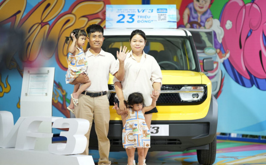 Khách Việt hào hứng “lên đời” xe điện với ưu đãi trăm triệu đồng