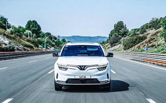 Ba lưu ý quan trọng khi lái ô tô điện đường dài