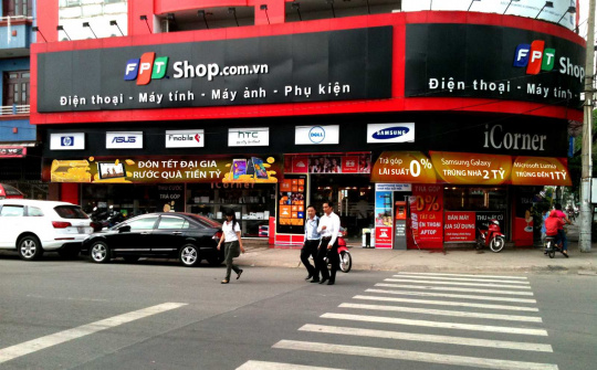 V-Green và FPT Retail “bắt tay” phát triển mạng lưới trạm sạc ô tô điện và trạm đổi pin xe máy điện