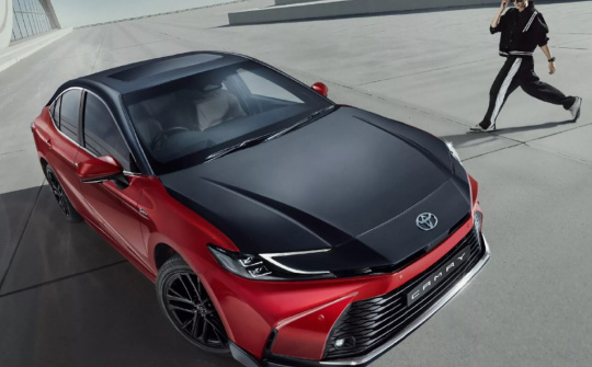 Toyota Camry Sprint Edition bất ngờ ra mắt tại Ấn Độ