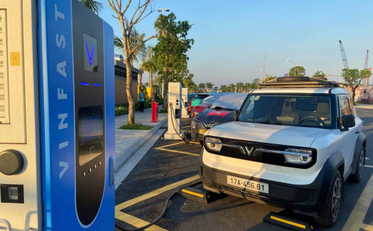 Có gì bên trong trạm sạc V-Green lớn nhất cả nước?