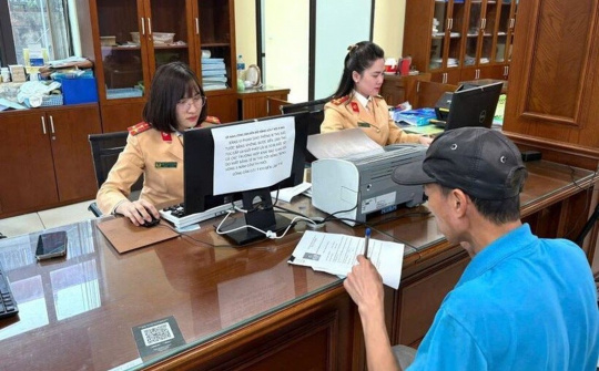 Giảm 30% lệ phí đăng ký xe, rút ngắn thời gian cấp giấy phép lái xe từ năm 2025