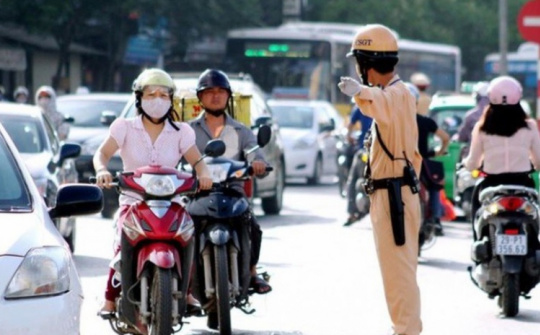 Từ 1/1/2026: Người vi phạm giao thông có thể bị khấu trừ lương để thi hành quyết định xử phạt