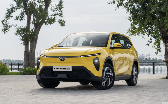 VinFast có 3 mẫu xe lọt top 20 ô tô bán chạy ASEAN, Limo Green tăng trưởng đột biến