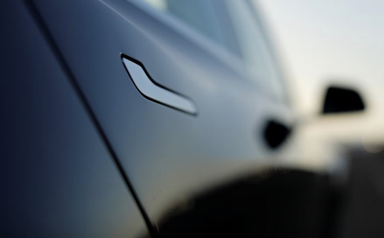 Trung Quốc chính thức cấm tay nắm cửa ô tô "ẩn" từ 2027 vì lo ngại an toàn