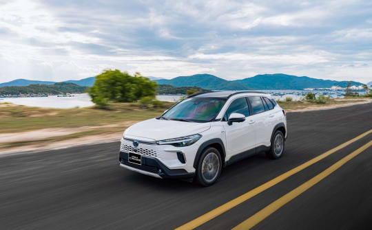 Người dùng Việt chuyển hướng sang xe Hybrid giữa biến động xăng dầu