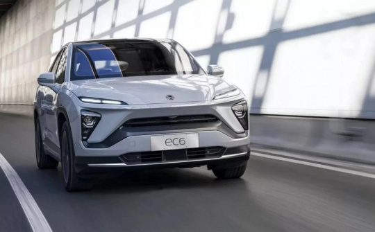 Xe điện và xe xăng: Khoảng cách mất giá dần thu hẹp