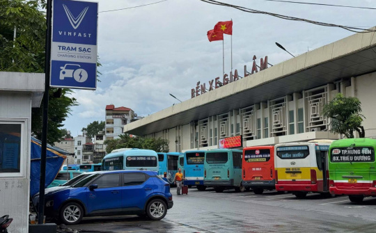 Mô hình trạm sạc tích hợp tại bến xe tạo thuận lợi cho tài xế dịch vụ