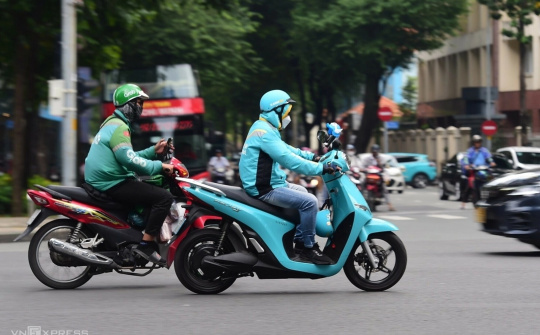 Sử dụng xe máy điện trong mùa hè: Bài toán về độ bền và an toàn pin