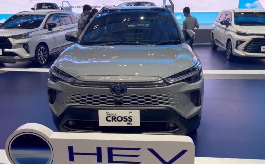 Toyota Corolla Cross 2026 facelift ra mắt: Nâng cấp mạnh về công nghệ