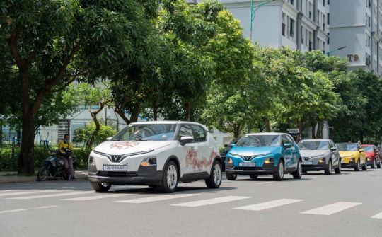 Nhân viên văn phòng nói về VinFast VF 5: Xe nhiều công nghệ, tiết kiệm chi phí