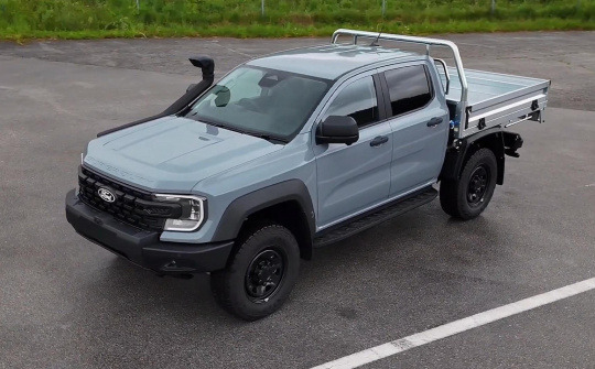 Cận cảnh nội ngoại thất mẫu bán tải mạnh mẽ Ford Ranger Super Duty 2026