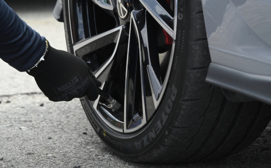 Bridgestone Việt Nam ra mắt Potenza Adrenalin RE005, mở rộng dải lốp hiệu suất cao