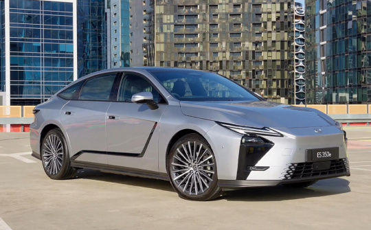 Khám phá Lexus ES 350e 2026: Sedan điện hạng sang nổi bật từ trong ra ngoài