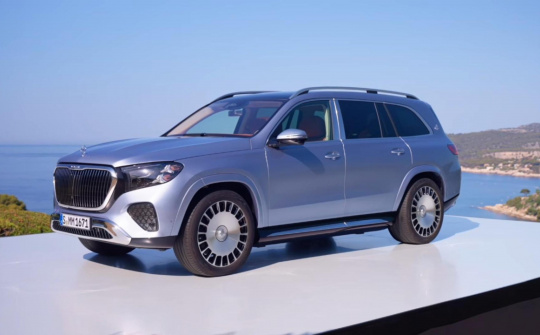 Mercedes-Maybach GLS 680 2026 lộ diện với màu xanh Light Blue Metallic nổi bật