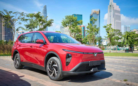Limo Green và VF MPV 7 bán hơn 43.000 xe sau 7 tháng, phân khúc MPV bước vào cuộc đua giảm giá