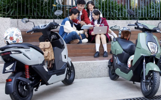 Honda Việt Nam mở sân chơi trải nghiệm công nghệ xe máy điện cho trẻ em tại Hà Nội