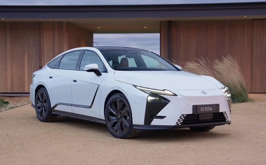 Lexus ES 500e AWD 2026 mới: Sedan điện mang diện mạo khác biệt