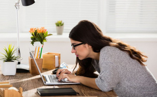 5 thói quen âm thầm gây ảnh hưởng xấu cho não bộ mà bạn không hề hay biết