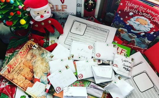 Thư xin quà của các bé khiến ông già Noel "toát mồ hôi"