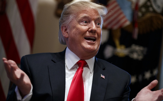 Tin ảnh: Ông Trump thể hiện thái độ trên Twitter