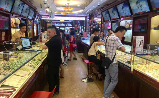 Giá vàng hôm nay 16/1: Vàng SJC tiếp tục quay đầu giảm