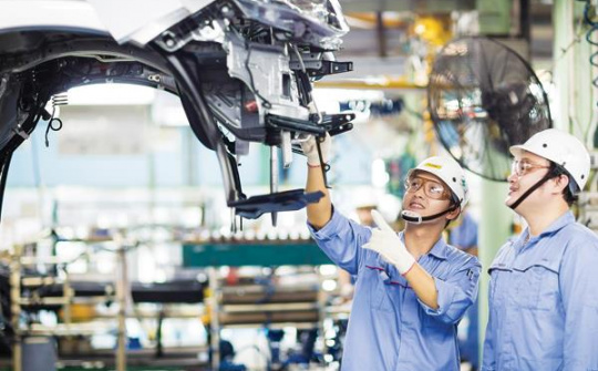 Sản xuất công nghiệp tăng trưởng: Chế biến, chế tạo tiếp tục là điểm sáng
