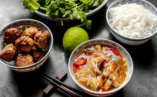 Những món vỉa hè Việt “nổi danh” trên báo Tây