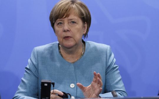 Tin ảnh: Bà Merkel muốn đẩy Anh Brexit sớm?