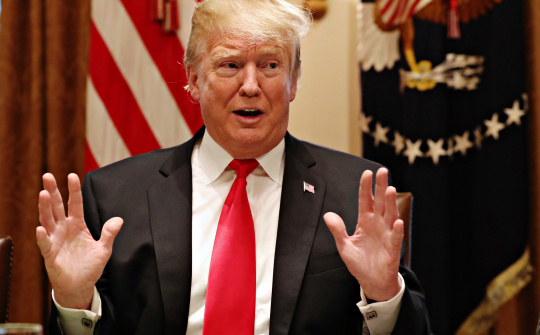 Tin ảnh: Trump tạm cho Chính phủ mở cửa 3 tuần