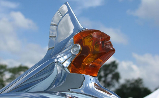 Top 10 logo gắn trên mui xe ô tô đẹp nhất mọi thời đại