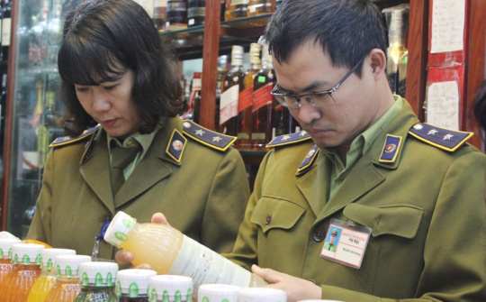 Kiểm tra tình hình vi phạm hàng giả, hàng nhái trước Tết Nguyên đán tại Hà Nội