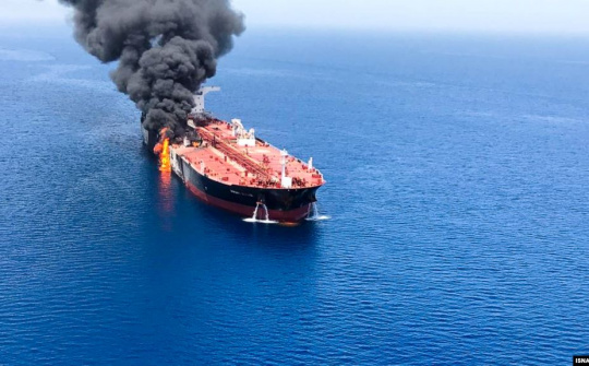 Giá dầu thô tăng mạnh sau thông tin tàu chở dầu Iran bị tấn công