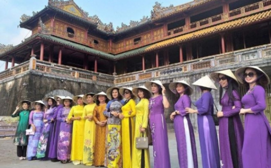 Miễn vé tham quan di tích Huế cho du khách nữ mặc áo dài ngày 20/10