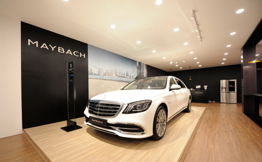 Mercedes-Benz hé lộ 2 mẫu xe sẽ ra mắt tại Triển lãm ô tô Việt Nam 2019