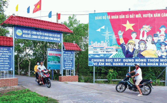 Làm hàng vạn km đường giao thông nông thôn không mất một đồng tiền đền bù giải phóng