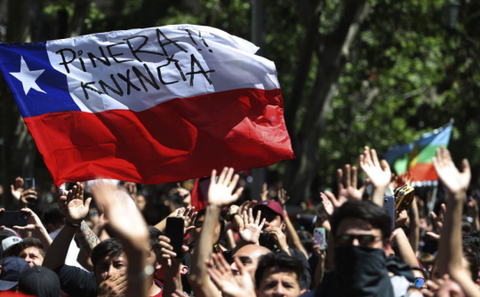 Công nhân mỏ khai thác đồng lớn nhất thế giới biểu tình, giá đồng tăng cao