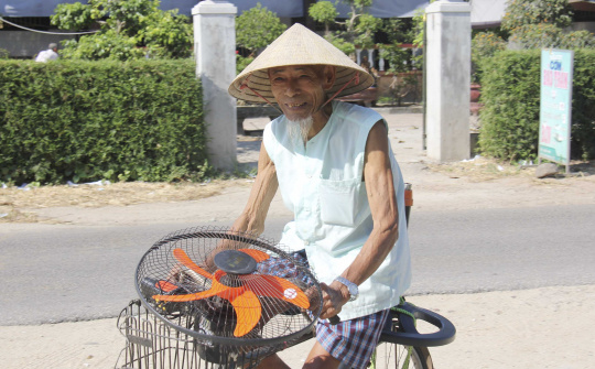 Hỗ trợ cộng đồng - Nồng giọt mồ hôi, ấm bao nụ cười
