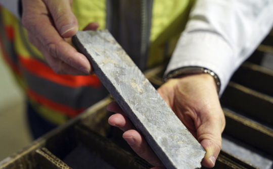 Giá nickel điều chỉnh giảm sau khi chạm mốc cao nhất kể từ năm 2014