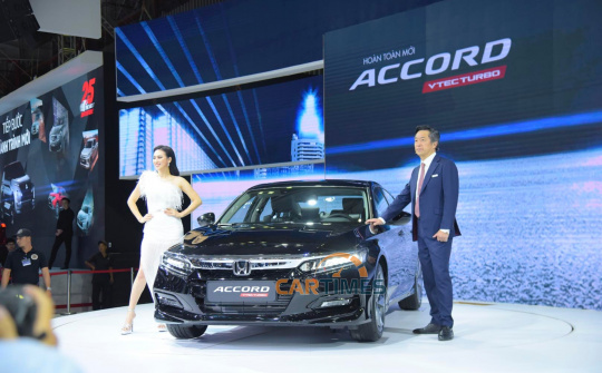 Honda Accord 2019 chốt giá 1,319 tỷ đồng, thách thức Toyota Camry