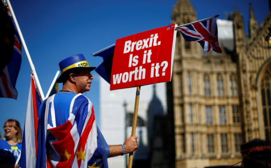 Brexit: Quốc hội Anh “đá phản lưới nhà”