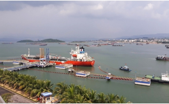 Cảng dầu B12 đón tàu Long Phú 20 lần đầu tiên cập cầu 40.000 DWT