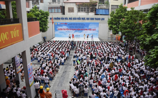EVNHANOI truyền tải kỹ năng sử dụng điện an toàn tới hơn 2.400 học sinh