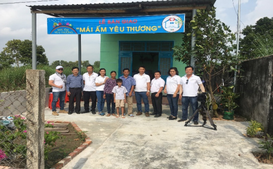 Nhiệt điện Vĩnh Tân trao tặng nhà cho gia đình cựu chiến binh hỏa tuyến