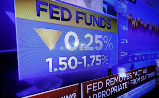 Fed tiếp tục cắt giảm lãi suất