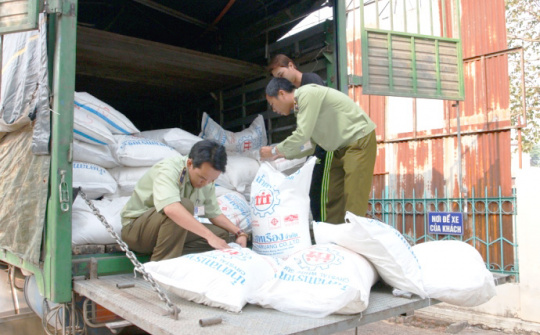 Liên tiếp tạm giữ lượng lớn đường cát không rõ nguồn gốc