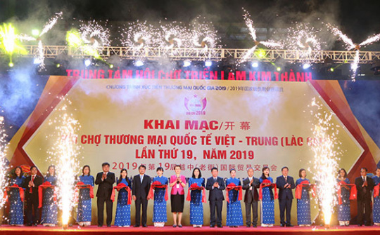 Kết nối, mở rộng thị trường tiêu thụ hàng hóa giữa Lào Cai với cả nước và Trung Quốc