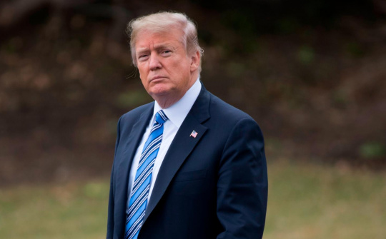 [Tin ảnh] Ông Trump đang cân nhắc "chuyện đại sự"